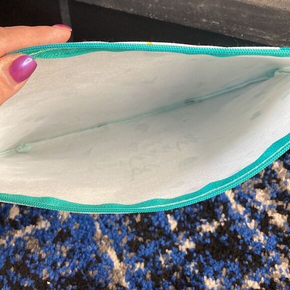 Thrive Causemetics 3 pack of cosmetic bags - Picture 6 of 10